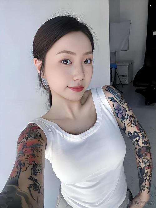高中女儿换上清凉装，腰部露出文身，母亲崩溃：一辈子全毁了！
