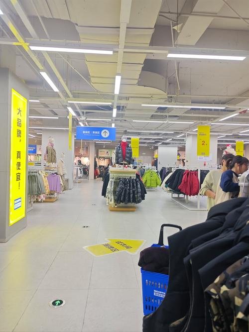 “数字孪裳”的讨论，吸引了UR、英氏、斯凯奇等多个品牌出席交流