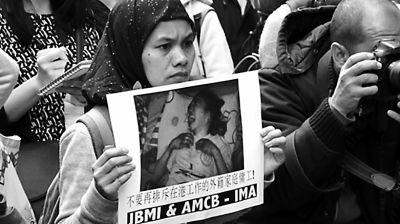 香港80多岁患癌老妇被印佣捆绑虐待大喊救命，监控视频曝光全过程！女雇主心痛报警：怀疑佣工多次虐待母亲！
