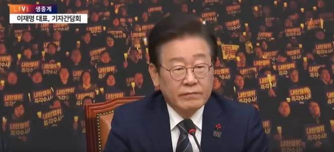 判决已作废，李在明离开法庭，临走前送出12个字，金建希走向末路
