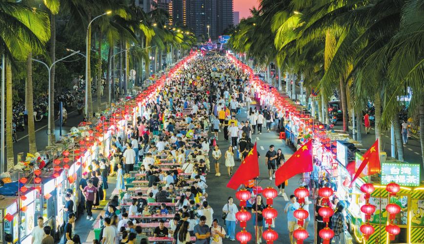 一起来看看海南海口的海大南门夜市，各种各样的小吃和水果好热闹