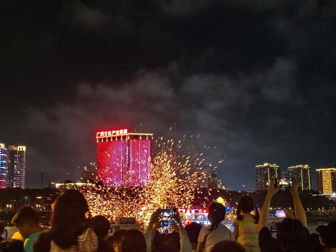 烟火中的防城港太香啦！三月三一起夜夜夜夜夜