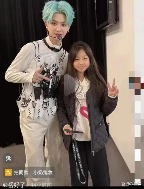 岳云鹏大女儿罕见露面，14岁颜值高很可爱，脸型和父亲一样漂亮