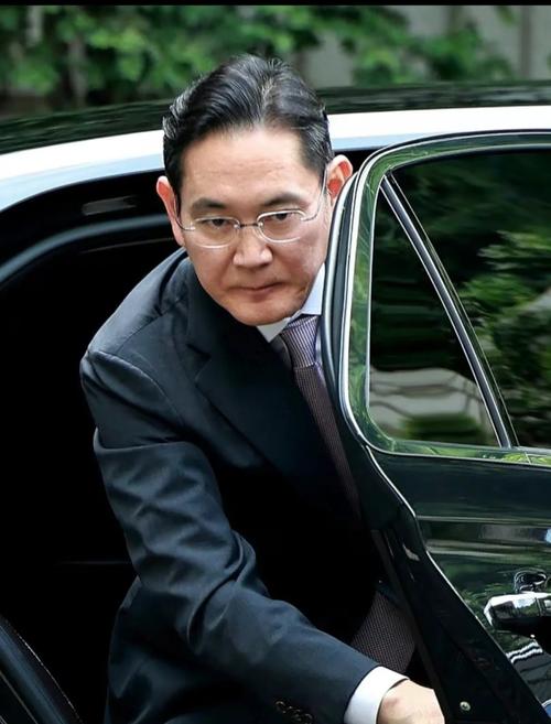 韩国媒体酸了：李在镕在中国笑的比韩国多！原因很简单：三星将死