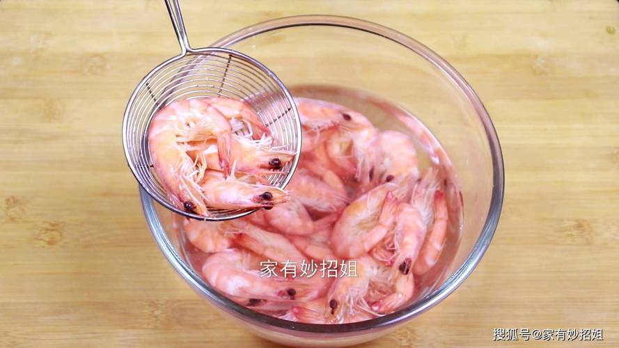 煮虾时，用冷水还是热水好？原来一直不懂，难怪虾肉柴硬腥味重