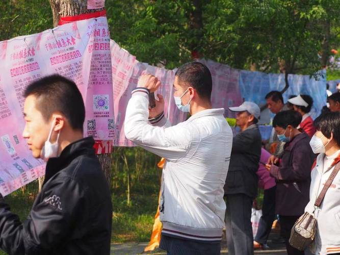 三月三千佛山相亲大会，现场小伙多