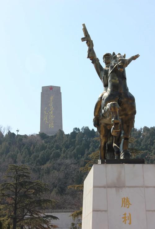 清明节，济南英雄山上演震撼人心一幕！