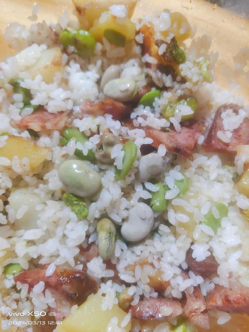 云南农村这样的蚕豆米10块一公斤，晚上在流浪哥家里做豆焖饭
