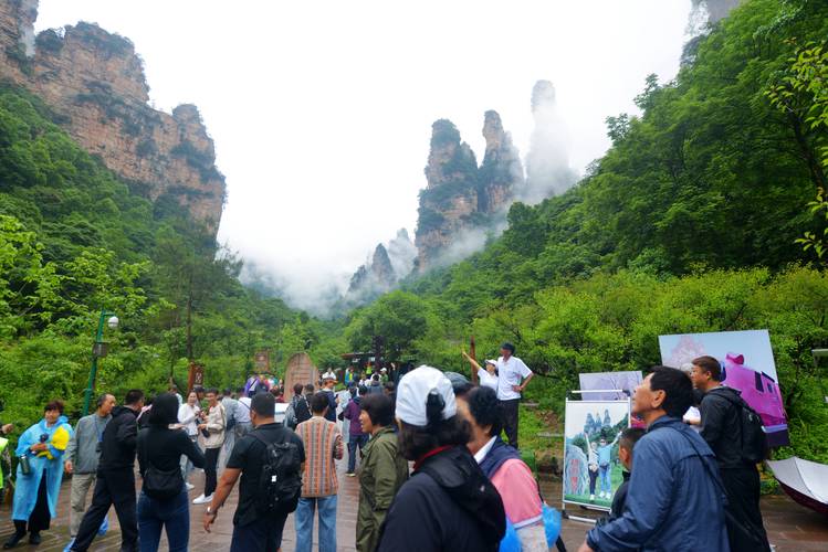 清明假期张家界旅游市场持续火热