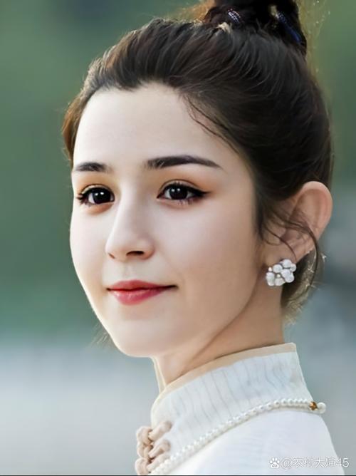 新疆美女哈妮克孜真的漂亮，集性感可爱清纯于一体，你喜欢吗？