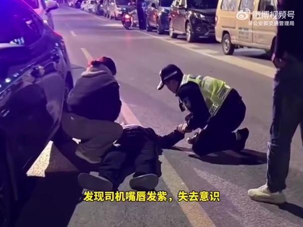 “荧光绿”护航生命：济南交警20分钟疾驰26公里抢回新生希望
