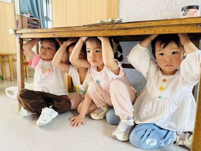 兰州：萌娃、居民、党员志愿者走进地震博物馆学避灾