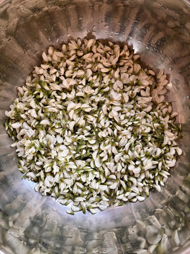 河南美食洋槐花的不同吃法，春天不容错过的美食