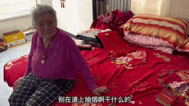 爸爸去世了，看看孙子如何对待88岁奶奶？这一幕太现实了