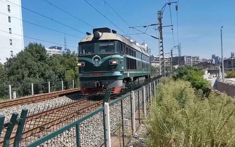 湖北襄阳枫林古渡高铁大桥横跨汉江207国道焦柳铁路平行南下