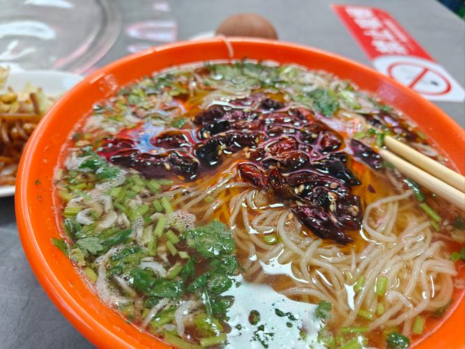 这碗冷面想了好久，路虽然有了点，但是真好吃