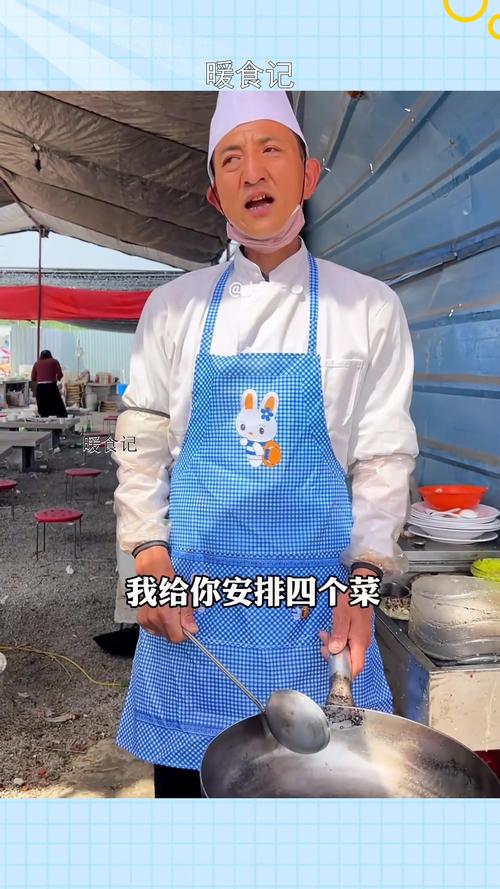 新来的00后大厨工资12800每月，老师傅们看他做的菜，愣了
