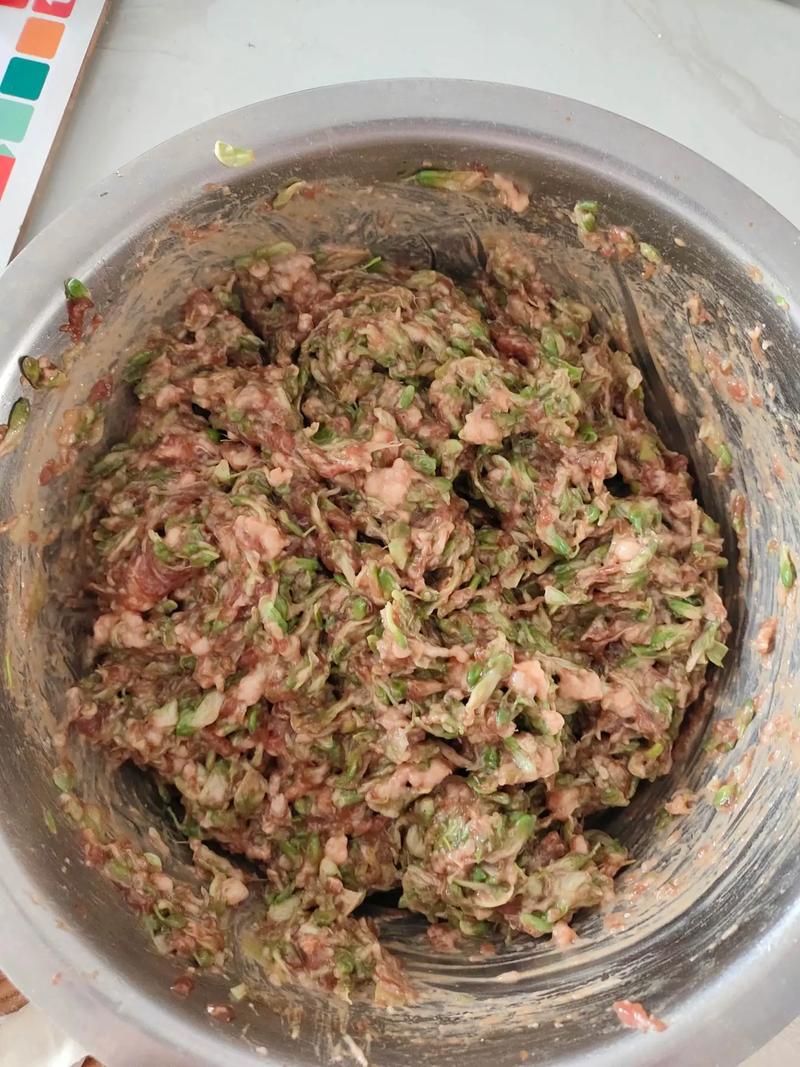 槐花饺子馅吃的就是鲜美，调料别乱放，教你正确做法，鲜嫩又多汁