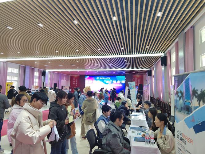 山东服装职业学院举办“艺匠相融·职引未来”专场招聘会
