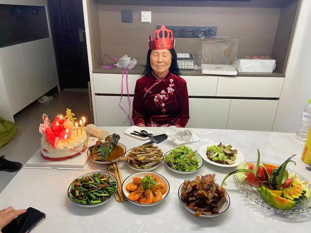 今天妈妈生日，老婆特意做了这几道美食，清淡不油腻，大家纷纷夸