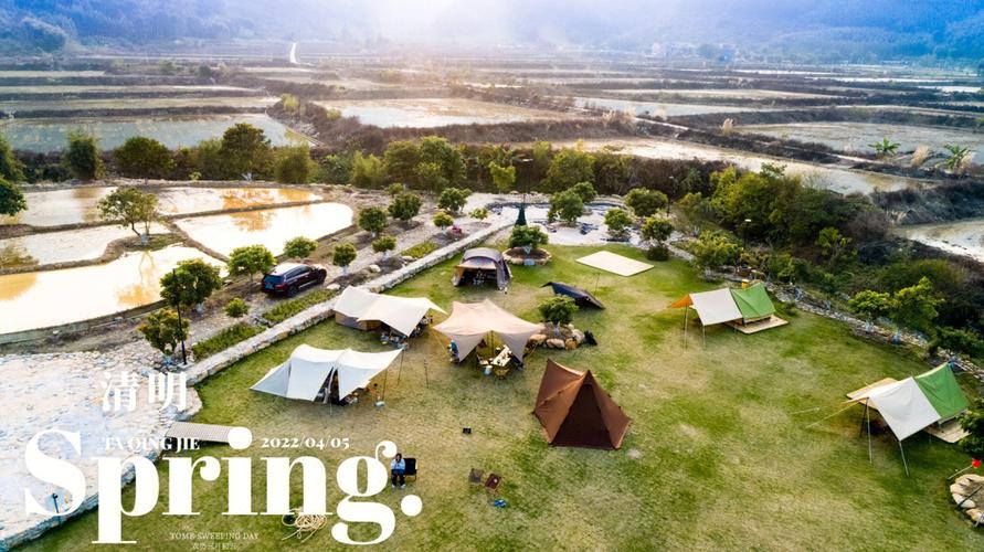 灵丘县红石塄乡十里沿河：奢野营地桃花盛开 露营踏青正当时