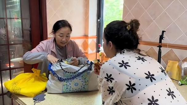 山东婆婆来法国照顾儿媳坐月子，被法国人捧成五星级大厨