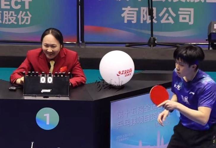 王楚钦一个动作 把裁判姐姐逗笑了 王楚钦 乒乓球