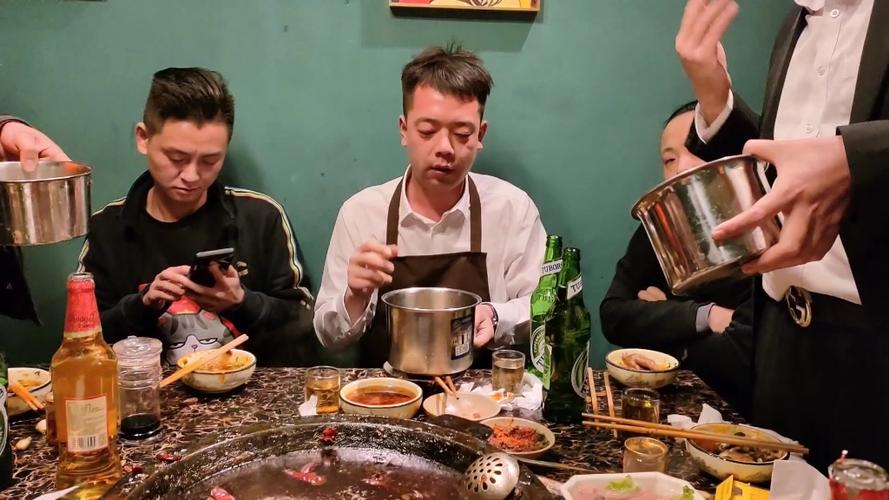 如何评价南充人的性格？背靠嘉陵江，喝酒当喝汤”