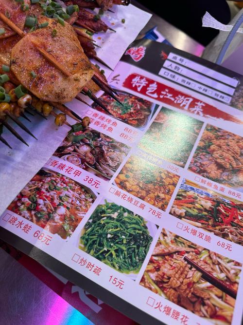 美食街打卡达州烧烤小串，现场偶遇粉丝儿！