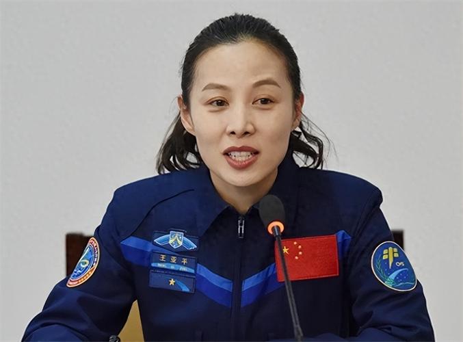 第一课：当航天员到底多难？女航空员一说完，现场沉默了
