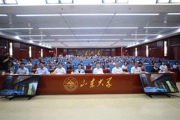 “海右人才驻济高校行”走进山东青年政治学院