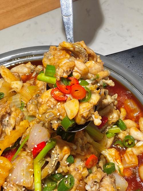 秋妹又馋爆辣美食了，弄个爆辣美蛙鱼来吃，麻麻辣辣真的太上头了