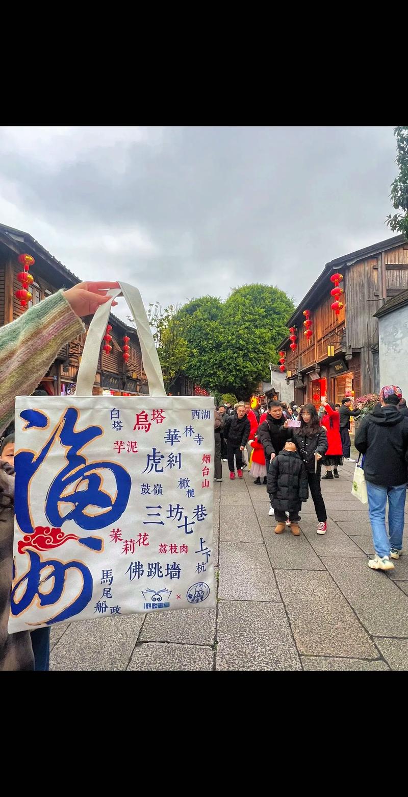 三坊七巷万份爱心树玩偶来啦！领取方式是…