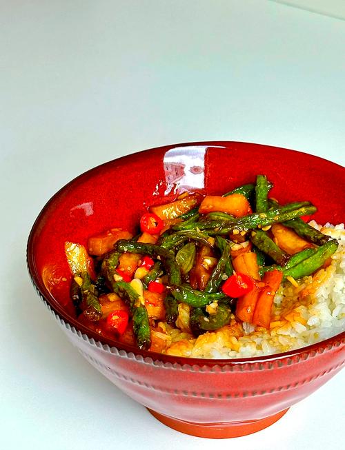 红烧肉豆角土豆粉条盖饭！每一样跟大米饭都绝配！